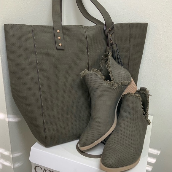 CATO Hunter Green Boots - Picture 1 of 4